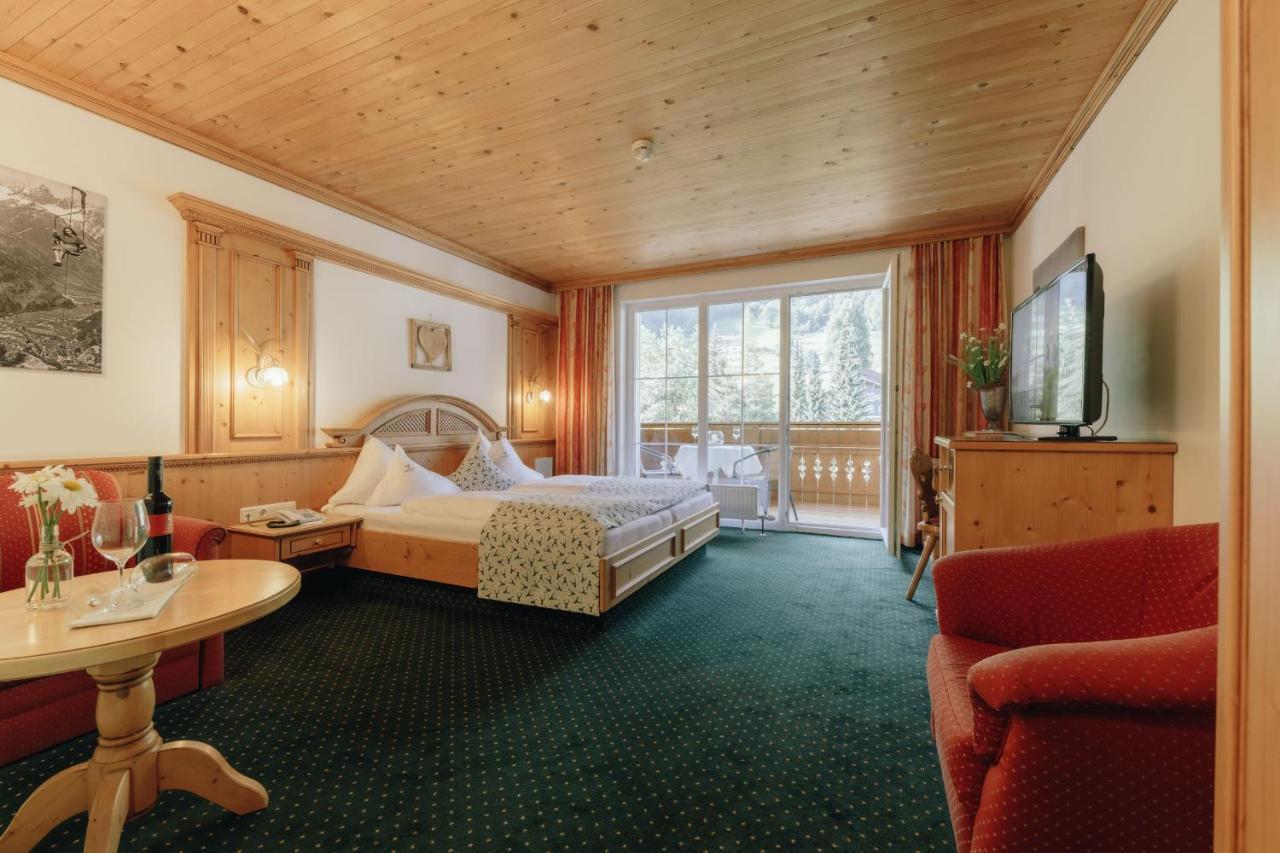 Hotel Hirschen Silbertal Kültér fotó